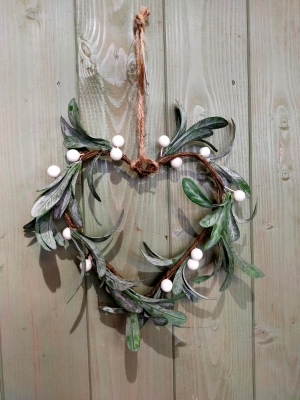 Mistletoe heart decoration